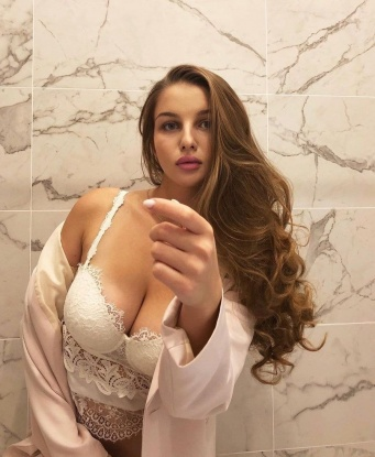 Камилла, 24 года, 2 размер груди